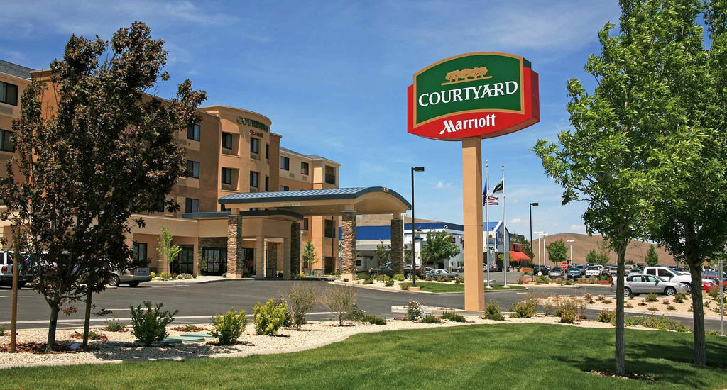 Courtyard Carson Hotel